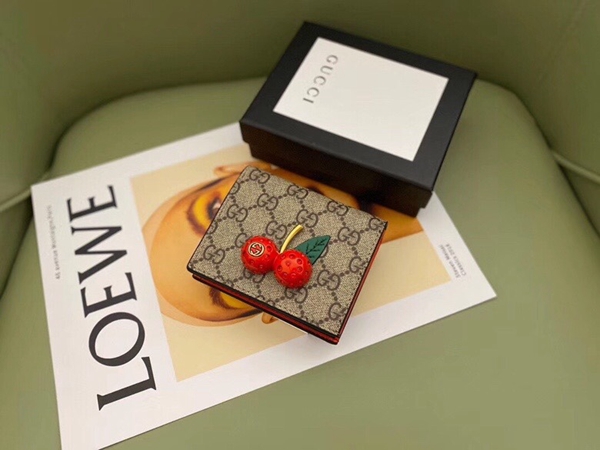 グッチ財布コピー内部構造